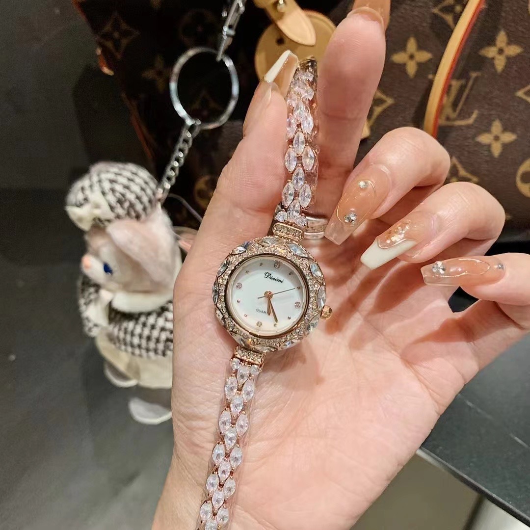 Squisito ed elegante orologio  - Luxury Watch Values recensione e prezzo