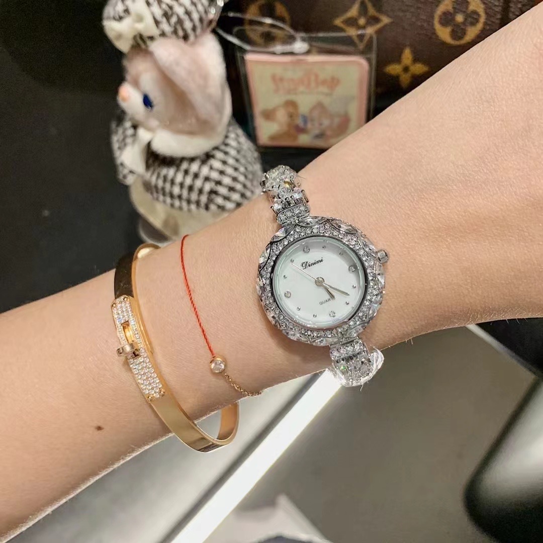 Squisito ed elegante orologio  - Luxury Watch Values recensione e prezzo